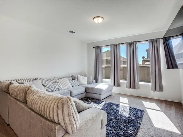 211 Pitkin Dr, Lockhart, TX 78644