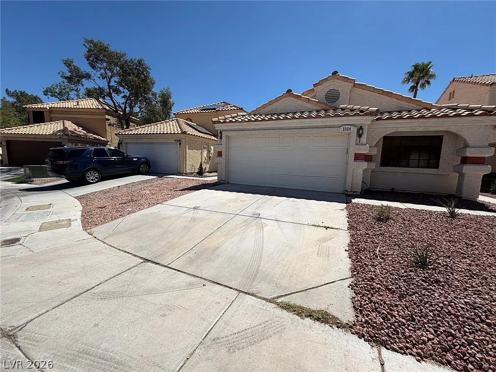 3 bed, 2.0 bath, 1493 sqft, $1,900 — Photo 2