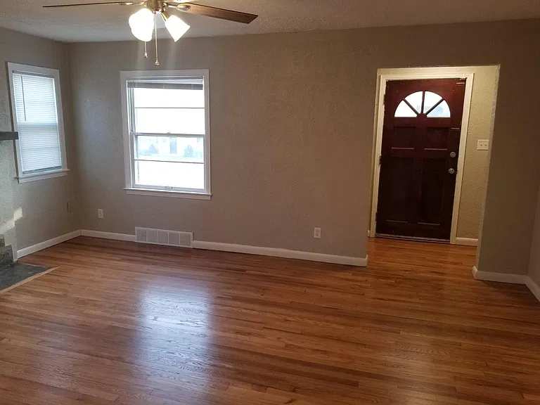 703 E Stewart St — Photo 20