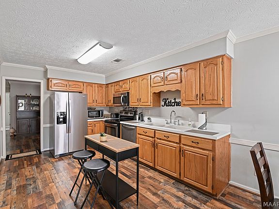 4th image of 539 Sheila Blvd