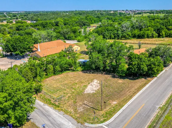 402 W 7th St, Weatherford, TX 76086