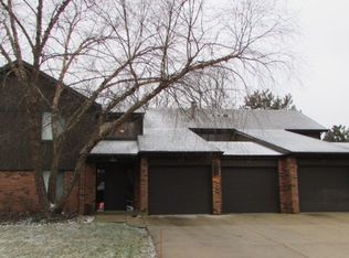 1402 Creekside Ct, Elgin, IL 60123