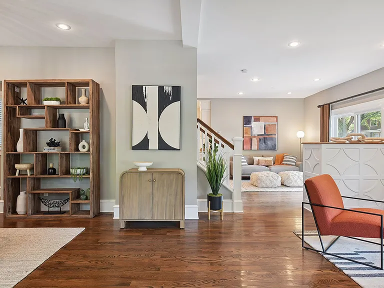 185 W Lake St — Photo 1
