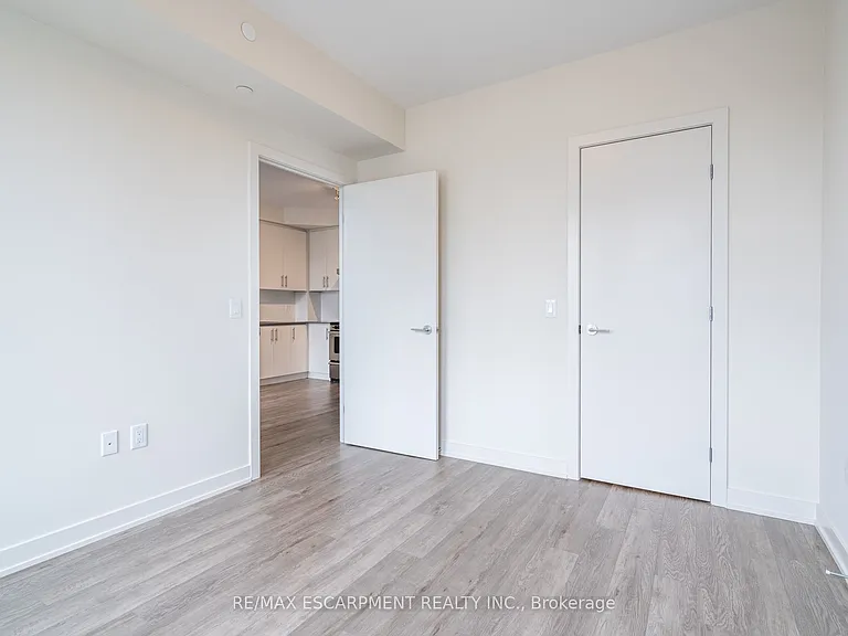 212 King William St #816 — Photo 23
