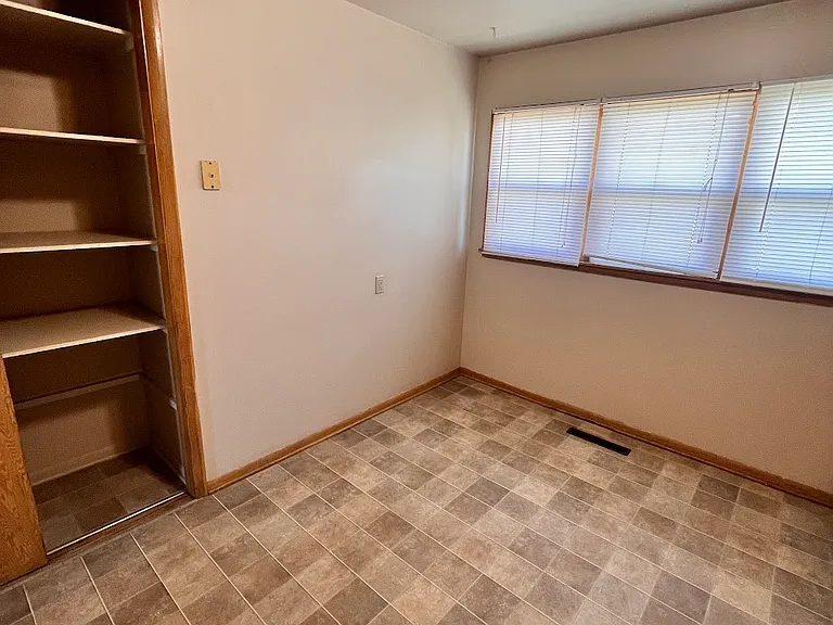 413 18th St W #3 — Photo 3