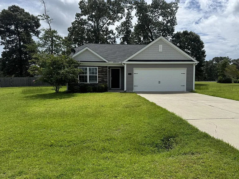 102 Jessica Ct — Photo 1