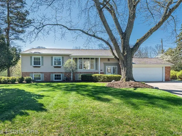 1841 Fair Oak Ct, Rochester Hills, MI 48309