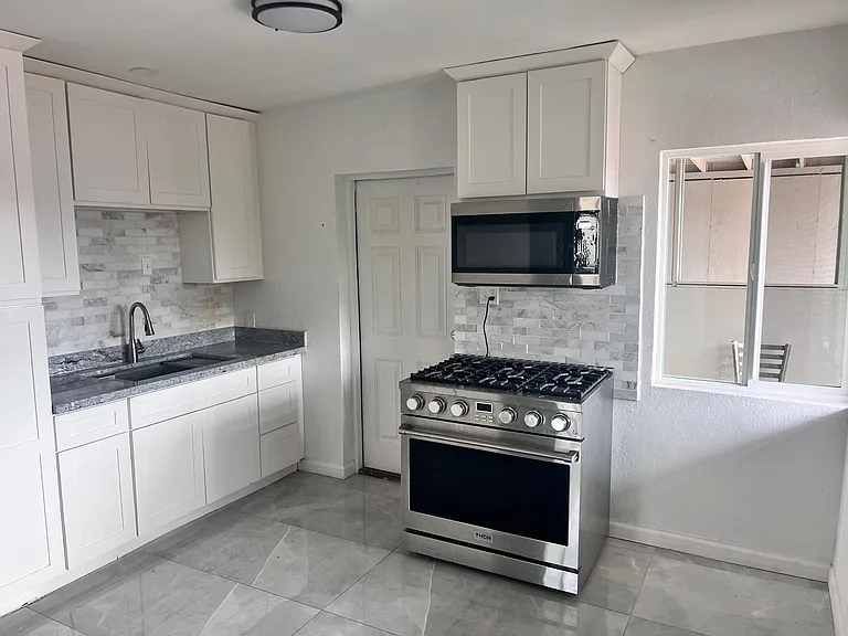 7235 N 26th Dr — Photo 1