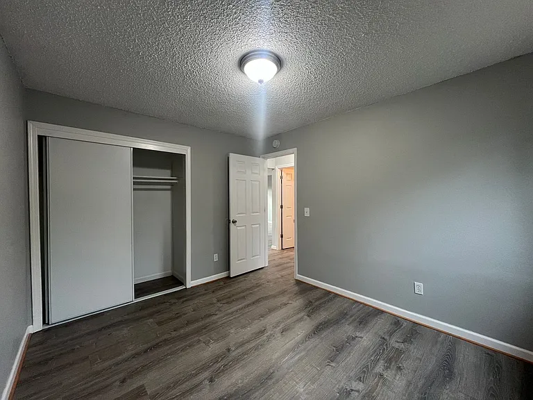 Briar Rose Apartments — Photo 33
