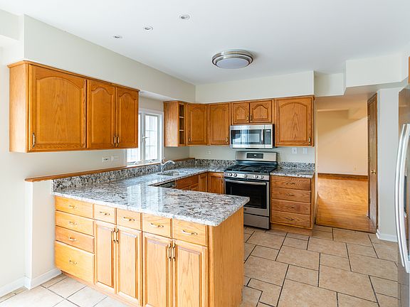 4th image of 513 Dartmouth Ln