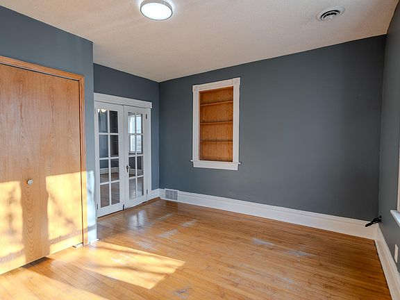 5th image of 355 Burgess St