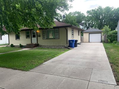 330 21st Ave N, Fargo, ND, 58102