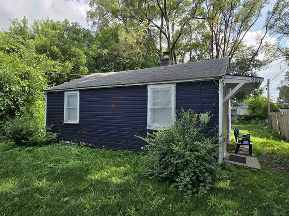 907 Maple Ave, Machesney Park, IL 61115