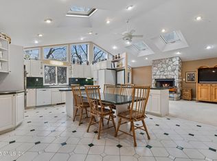 23 Old Wagon Rd, Old Greenwich, CT 06870
