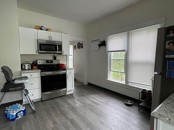 2nd image of 3104 Oakland St