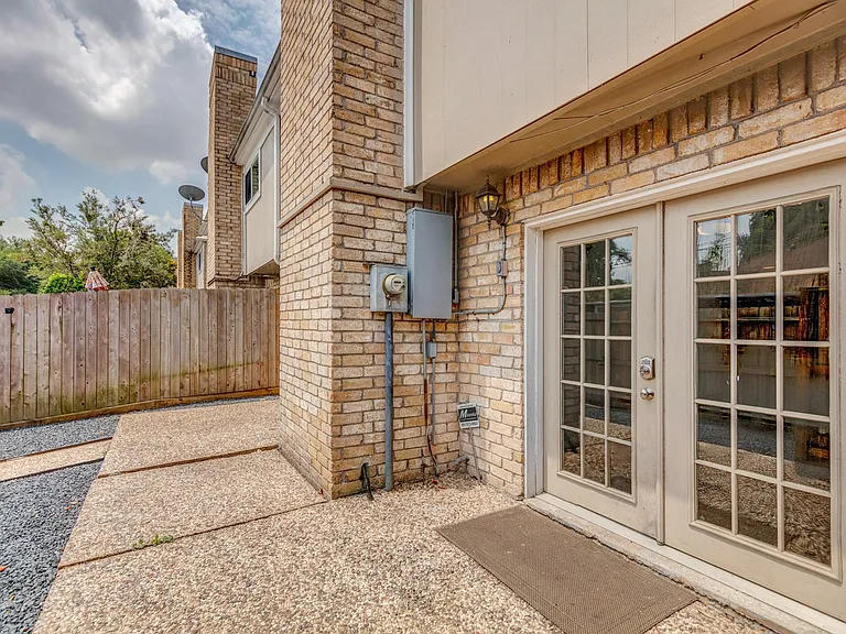 1659 W Sam Houston Pkwy S — Photo 37