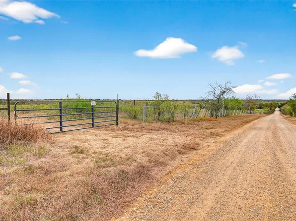 1152 County Road 447, Waelder, TX 78959