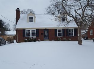 911 Perryman Rd, Woodlawn Park, KY 40207