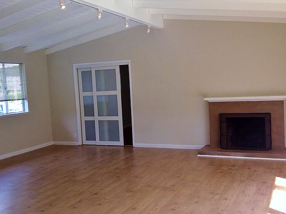 Living Room w FP