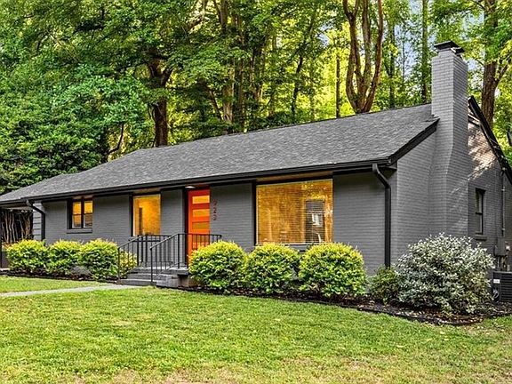 3rd image of 923 Greenwood Dr