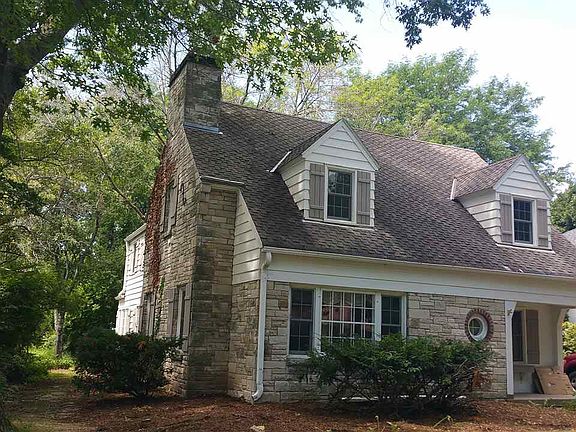2nd image of 221 Kensington Dr