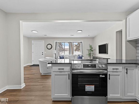 5th image of 4191 E Hill Rd