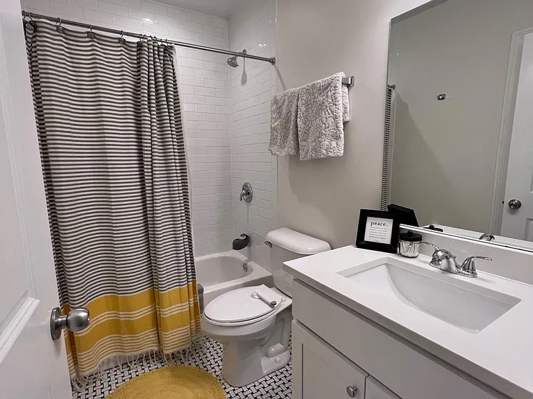 1441 W Grand Ave #1 — Photo 16