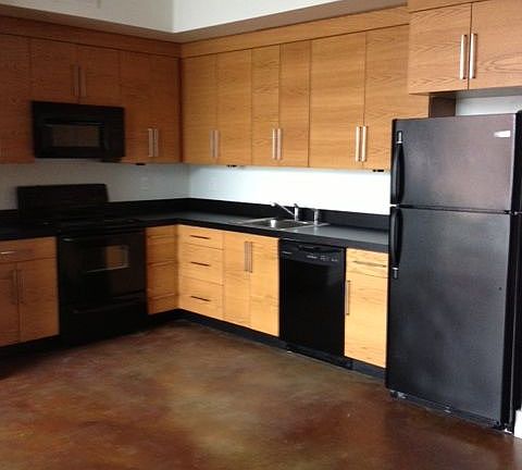 3rd image of 215 E Bank St APT 3