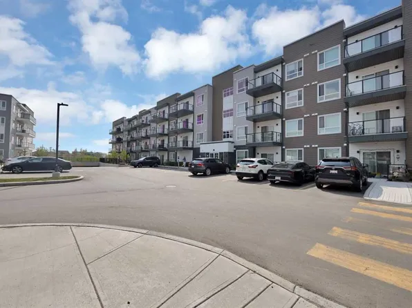 33 N Carringham Gate NW #3315, Calgary, AB T3P 2H6