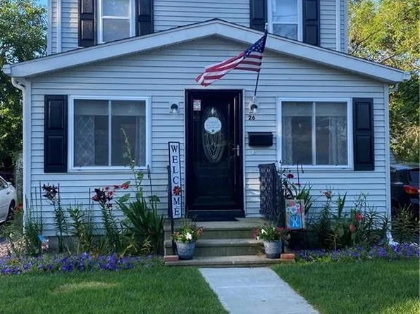 26 Kenway Ave, Warwick, RI 02889