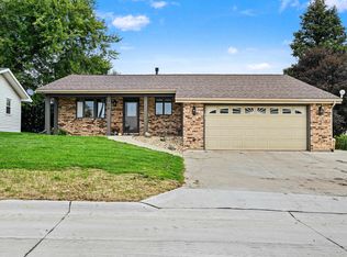 726 Highland Ct, Holy Cross, IA 52053