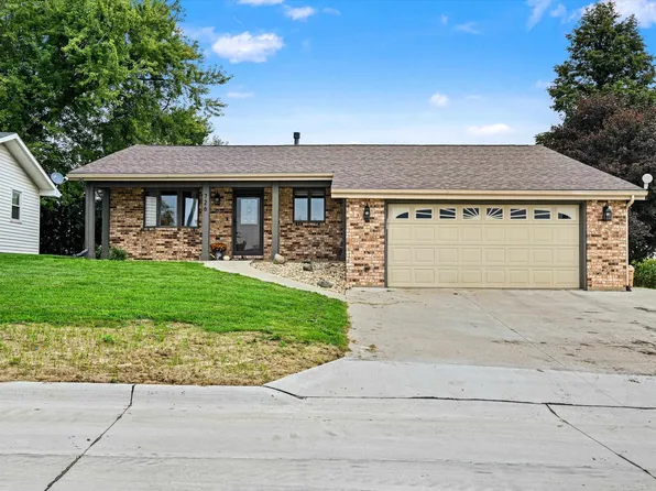 726 Highland Ct, Holy Cross, IA 52053
