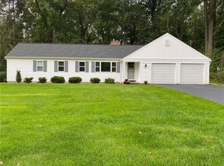 3 Creekwood Ln, Pittsford, NY 14534