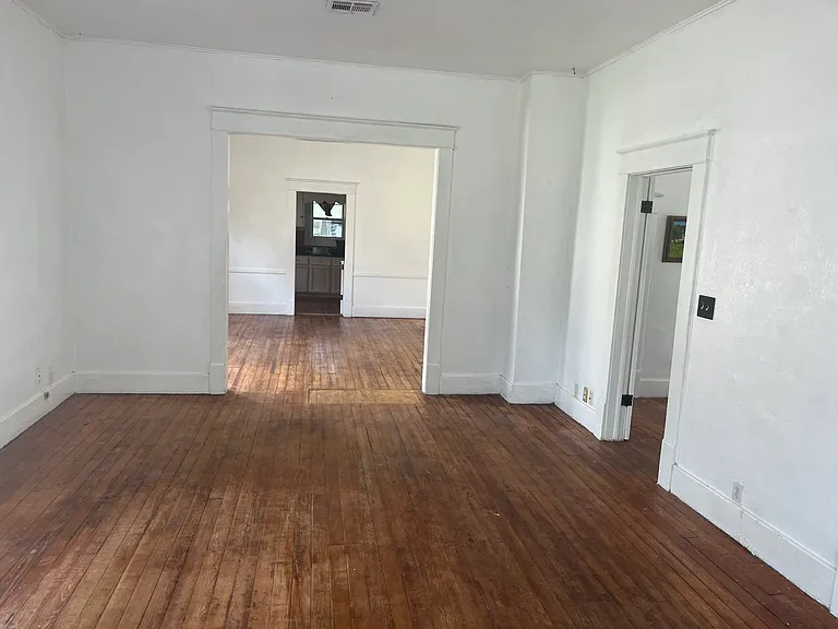 108 W Wallace St — Photo 2