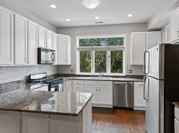 5th image of 2728 N Lincoln Ave
