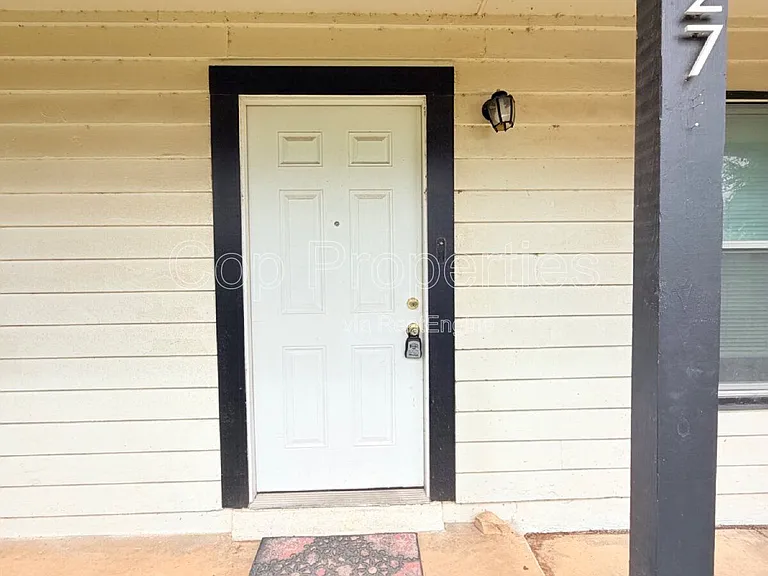 827 Dunwoodie Dr — Photo 3