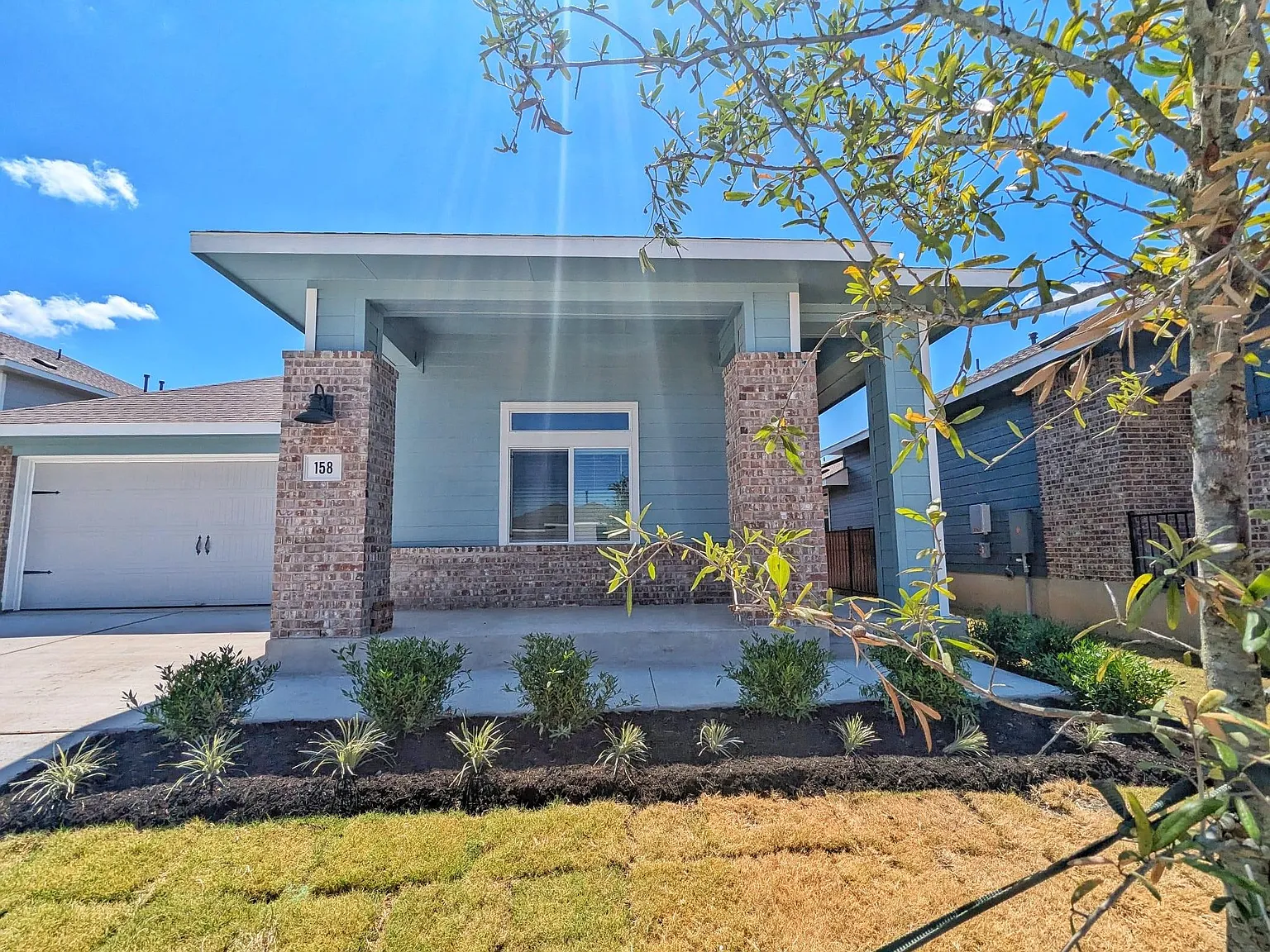 4 bed, 2.0 bath, 2031 sqft, $2,299 — Photo 3