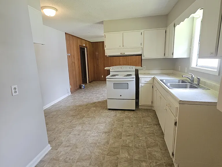 2286 Carrolton Dr — Photo 4