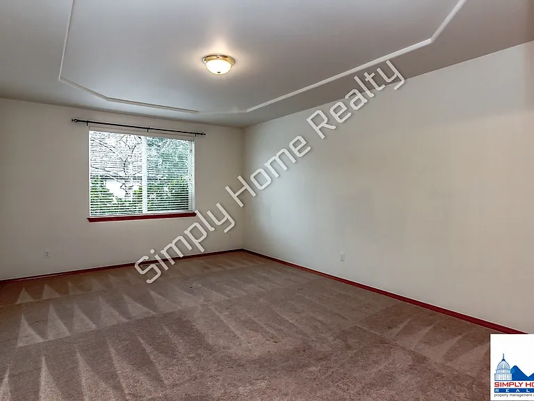 4100 Campus Green Dr NE — Photo 12