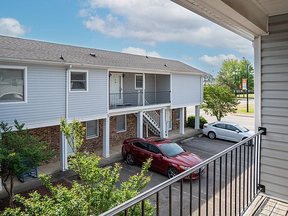 4th image of 20 Burt St #13