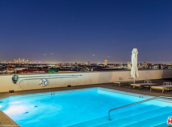 3rd image of 838 N Doheny Dr APT 1106