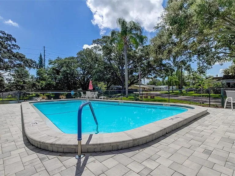 1008 Heron Ct — Photo 15