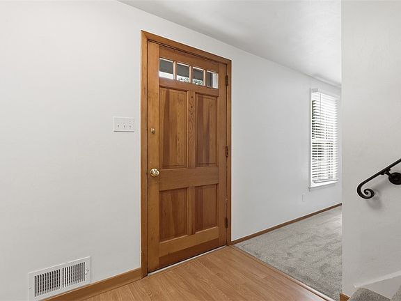 5th image of 1260 Delfield Dr