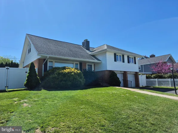 2402 Bell Dr, Reading, PA 19609
