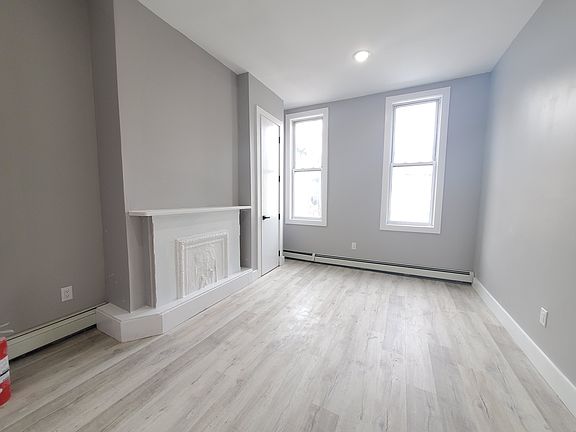 3rd image of 404 Baldwin Ave #2L