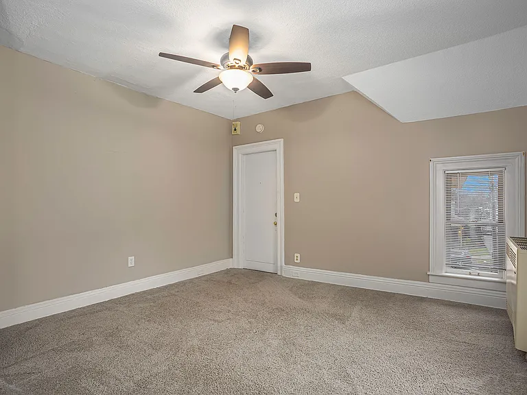 250 Paris Ave SE #4 — Photo 4