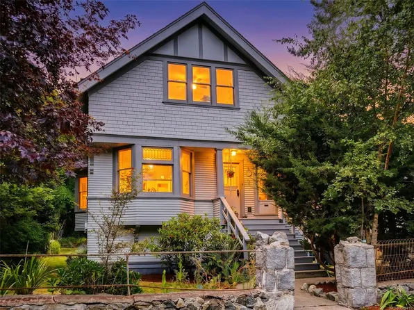 1561/1563 Gladstone Ave, Victoria, BC V8R 1R9