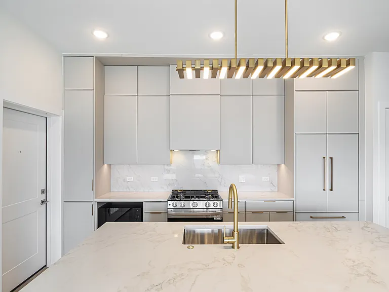 1628 N Damen Ave #401 — Photo 3