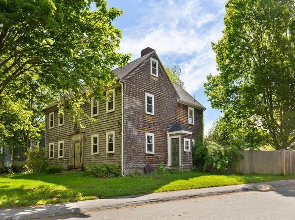25 Poplar St, Gloucester, MA 01930