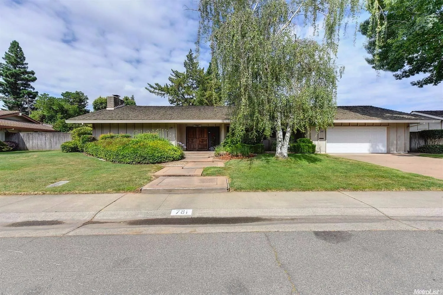 781 Morris Way photo 1